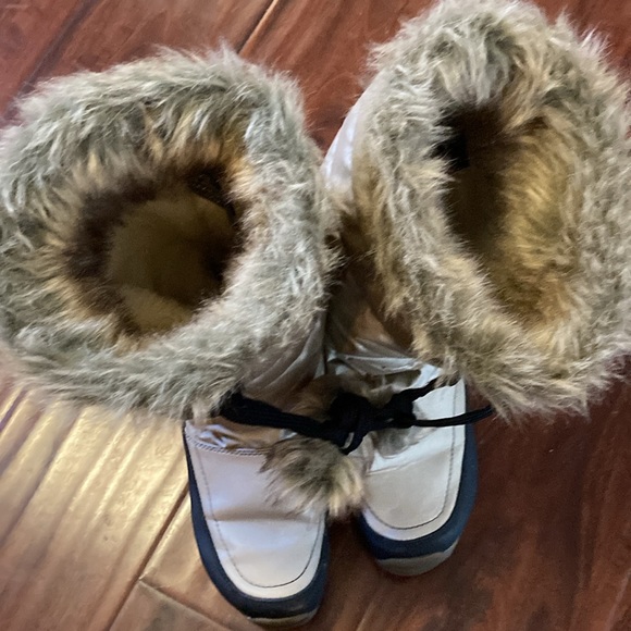 SNOW BOOTS SPORTO fur lined Gold Winter. Great condition size 6 1/2 - Picture 2 of 8